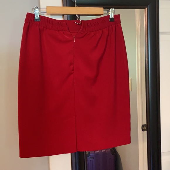 Red pencil skirt - Picture 3 of 5